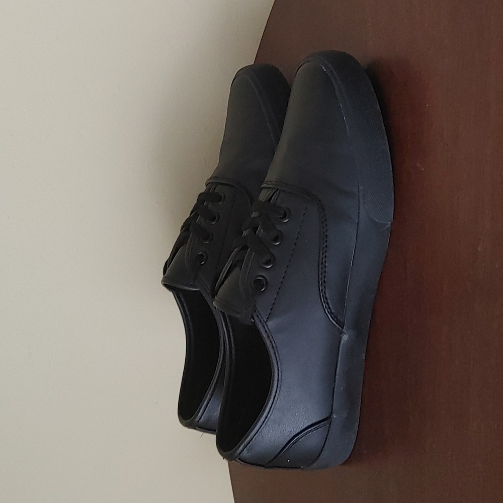 Chelsee River Land women's lace shoes black size 10 great condition‎